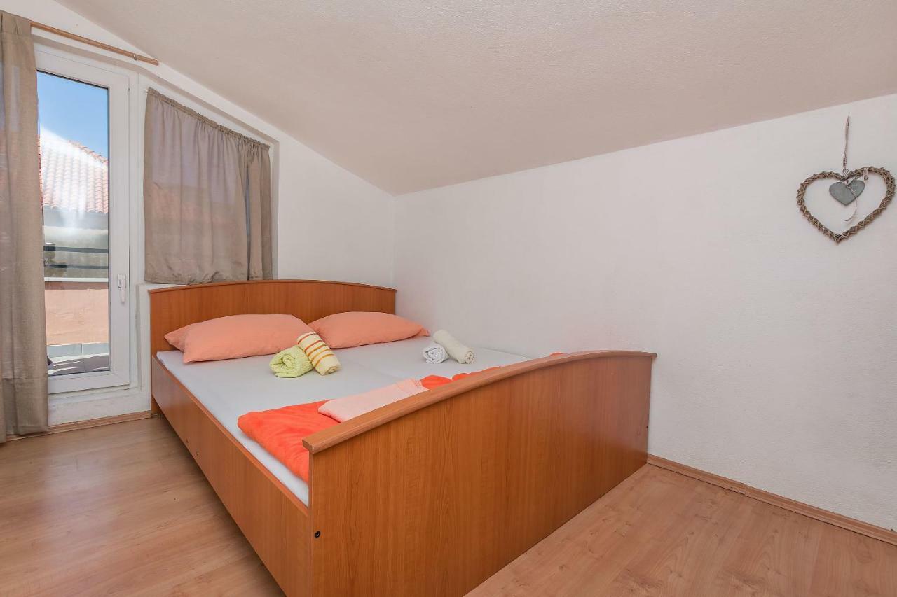 Apartment Mandic Omis Exterior photo